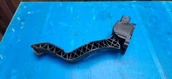 Peugeot Kaasupoljinpotentiometri OEM 9680756880 image 4
