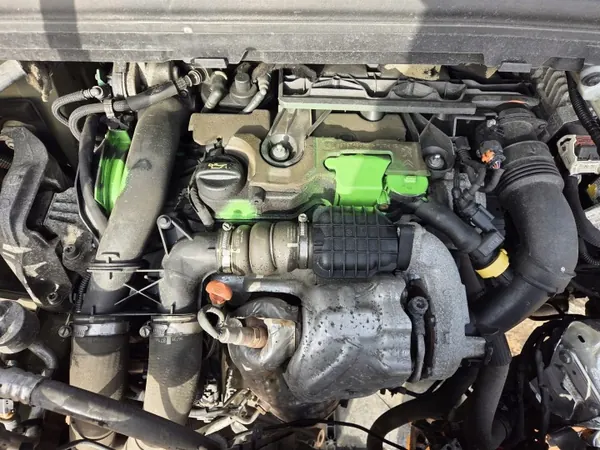 CITROEN C4 PICASSO II 2014 1.6 e-HDi moottori OEM image 2