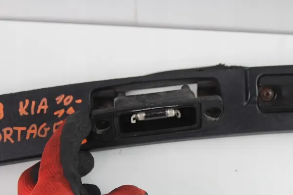 Kia Sportage III Takaluukunreunus OEM 360213204 image 3