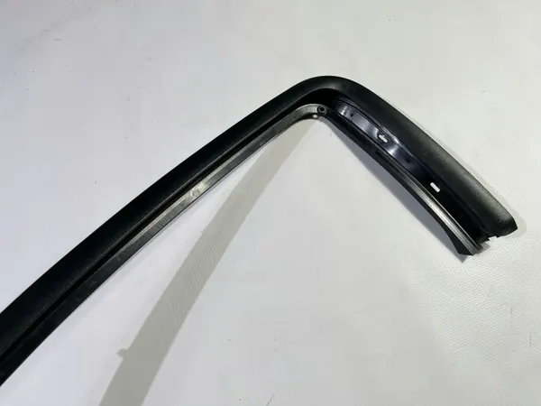Cadre de vitre porte gauche OEM AR336351239AN Ford Mustang image 4