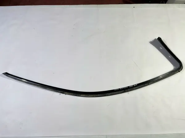 Cadre de vitre porte gauche OEM AR336351239AN Ford Mustang image 6