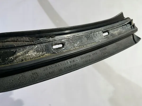 Cadre de vitre porte gauche OEM AR336351239AN Ford Mustang image 7