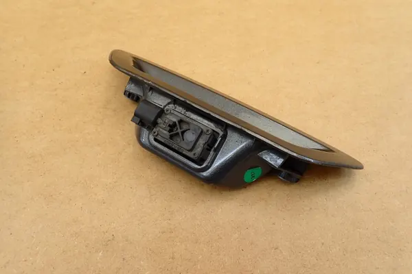 Bouton d'ouverture coffre Ford Kuga III OEM LV4BS425A22 image 4