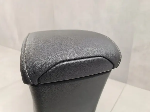 OEM 13412340 Middenconsole Armsteun Leer Opel Astra V K image 6