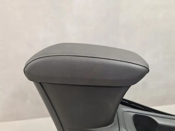 OEM 13412340 Middenconsole Armsteun Leer Opel Astra V K image 8