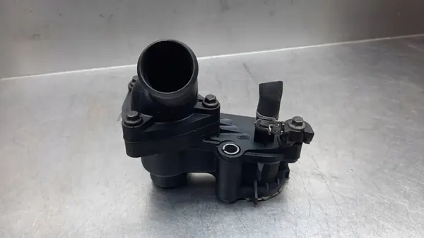 Carcasa de termostato Ford Focus MK2 1.8 TDCI image 2