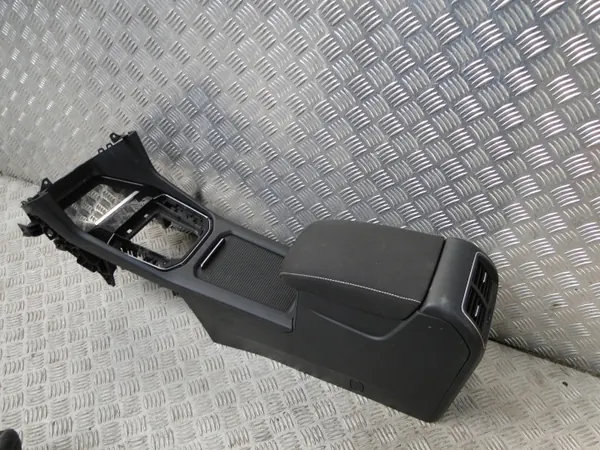 OEM 510862531 Golf VII Sportsvan middenconsole armsteun image 3