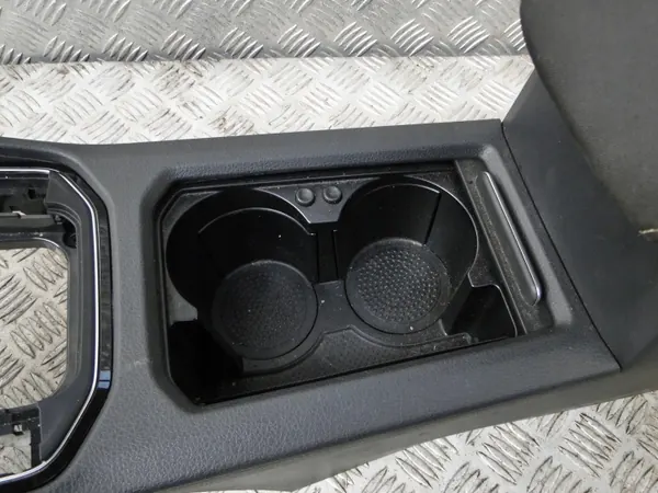 OEM 510862531 Golf VII Sportsvan middenconsole armsteun image 5