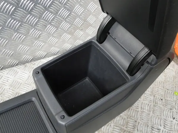 OEM 510862531 Golf VII Sportsvan middenconsole armsteun image 8