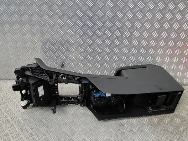 OEM 510862531 Golf VII Sportsvan middenconsole armsteun image 9