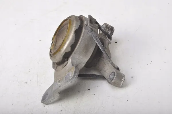 VOLVO V40 II 2.0 D4 Motorsteun 31359639 image 4