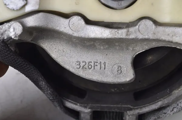 VOLVO V40 II 2.0 D4 Motorsteun 31359639 image 6