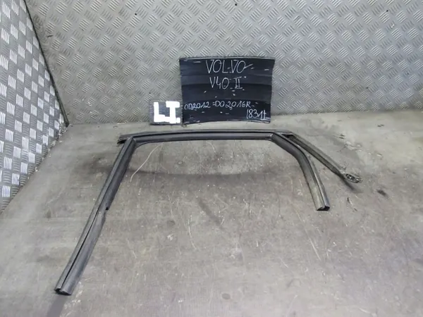 Dörrkarmtätning vänster bak OEM för Volvo V40 II 12-16 image 8