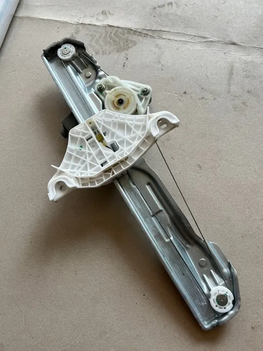 Elevador de vidro traseiro esquerdo Hyundai Kona 83401-J9000 image 2