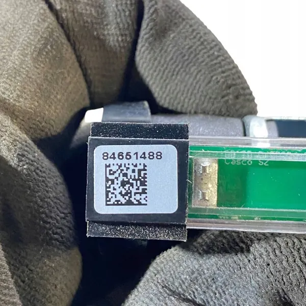Prise 12V avant Buick Envision II 2022 OEM 84651488 image 8