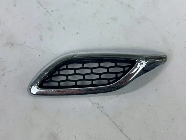 Toma de aire del guardabarros derecho Maserati Levante OEM 670040331 image 2