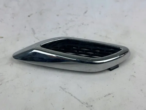 Toma de aire del guardabarros derecho Maserati Levante OEM 670040331 image 4