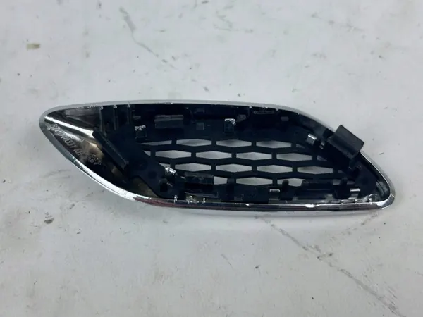 Toma de aire del guardabarros derecho Maserati Levante OEM 670040331 image 7