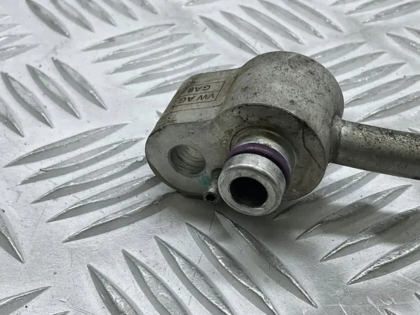 VW Touran II 1.6 TDI Ilmajohdin 2010-2015 OEM 1T0820741AB image 2