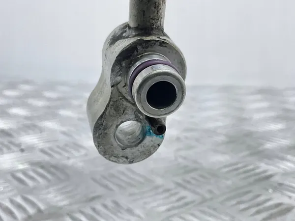 VW Touran II 1.6 TDI Ilmajohdin 2010-2015 OEM 1T0820741AB image 3