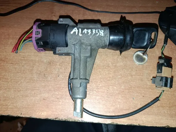 OEM 8A0905851 contactsleutel voor Audi 80 B4 image 2