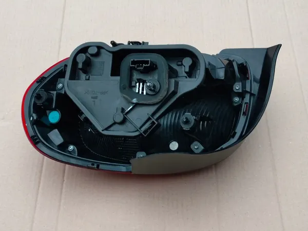 LÁMPARA TRASERA IZQUIERDA CITROEN C3 III image 4