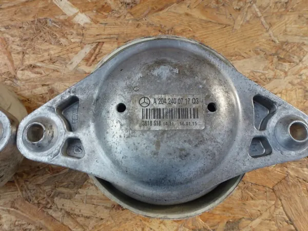 Soporte de motor Mercedes C-Class W204 3.0 CDI A2042400717 image 3