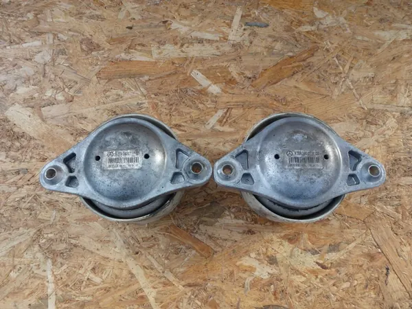 Soporte de motor Mercedes C-Class W204 3.0 CDI A2042400717 image 4