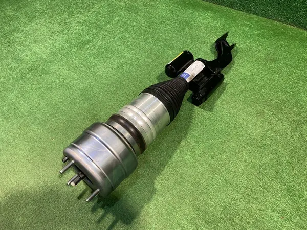 MERCEDES CLASSE E W213 63 AMG AMORTISSEUR PNEUMATIQUE GAUCHE AVANT image 3