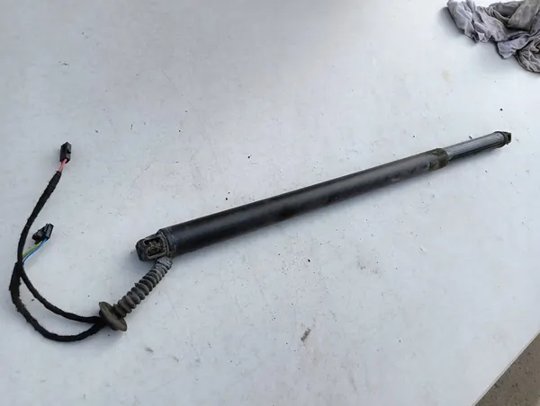 Vänster Elektrisk Baklucka Aktuator Skoda Octavia III image 2