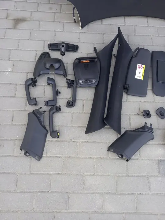 OEM PODSUFITKA CZARNA R-DESIGN Asidero Negro Volvo V40 image 3
