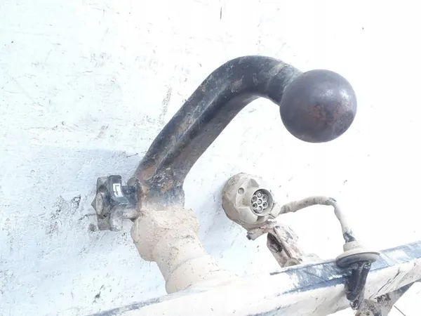 Skoda Octavia Mk1 trekhaakset OEM 317036 image 3