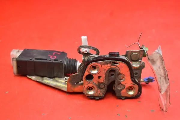 Fram Vänster Dörrlås Opel Tigra A 94-00 OEM 90493701 image 2