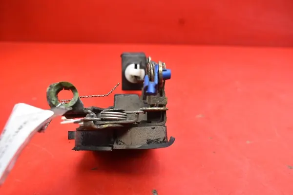 Fram Vänster Dörrlås Opel Tigra A 94-00 OEM 90493701 image 4