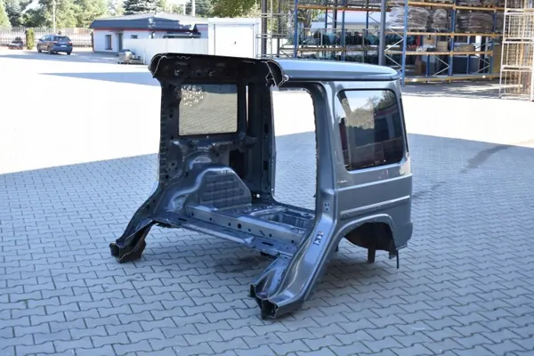 Vasen/oikea takalokasuoja OEM A4636108501 Mercedes G image 9
