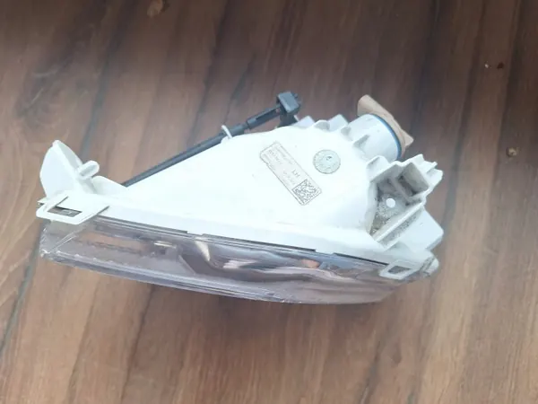 Farol de nevoeiro esquerdo Ford Kuga II OEM GV4413B221A S-P image 5