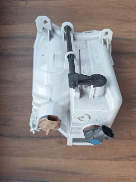 Farol de nevoeiro esquerdo Ford Kuga II OEM GV4413B221A S-P image 9