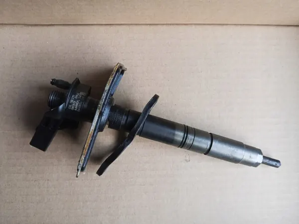 Injector OEM 03L130277 para VW Seat Audi 2.0 TDI image 2