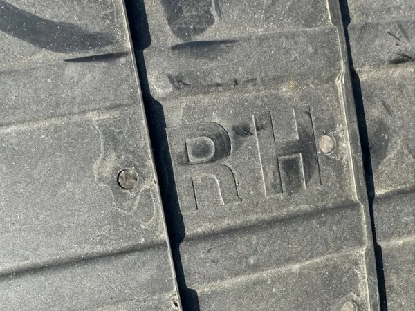 OEM 84147-F1500 rechter onderbodenschild - Gebruikt image 3