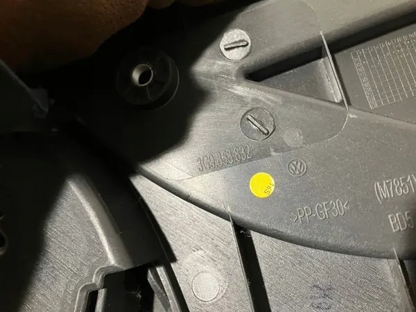 Dachträgerhalterung OEM 3G9858832/3G9858831 Passat B8 image 4