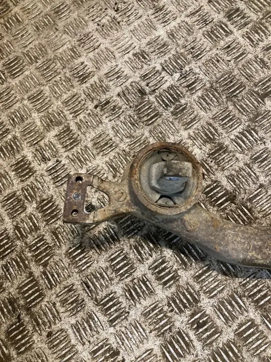 Mercedes-Benz Vito Viano W639 väliseinän kiinnike OEM 6393500542 image 3