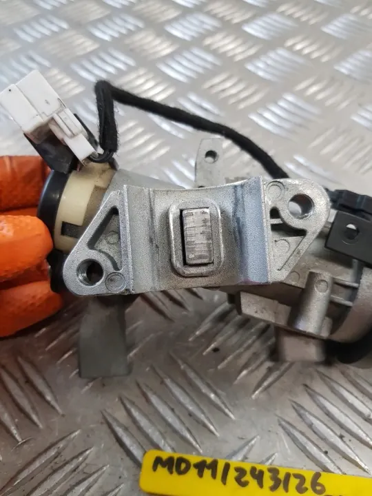 Mitsubishi Carisma 1997 käynnistyskytkin OEM 36278900 image 10