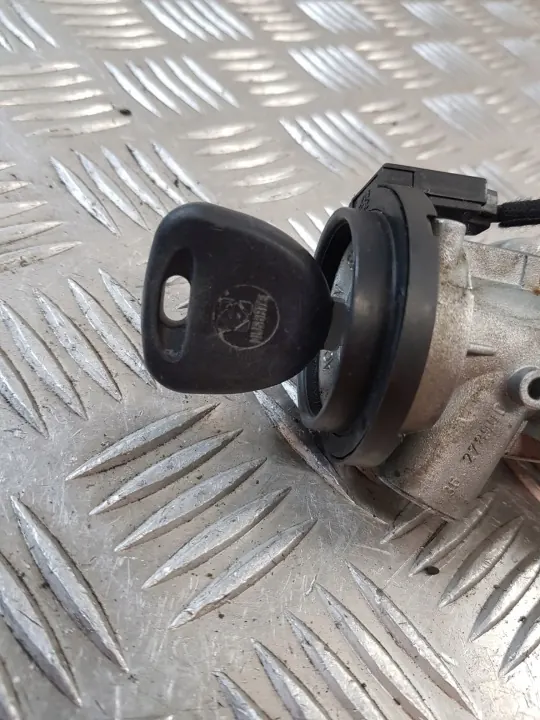Mitsubishi Carisma 1997 käynnistyskytkin OEM 36278900 image 9