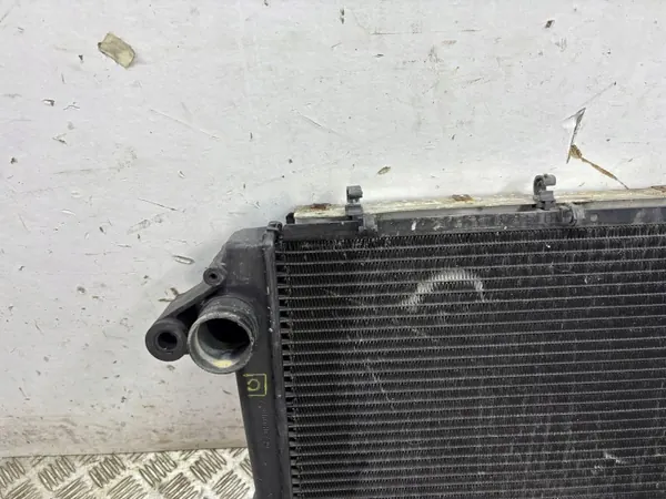 Radiateur d'eau Maserati Quattroporte 2004 OEM AMD212250 image 3