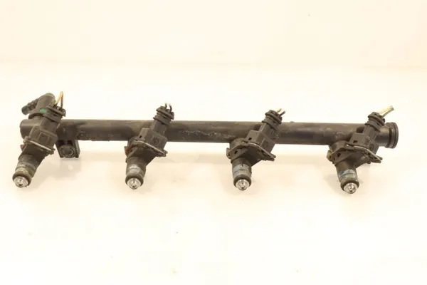 Renault OE 8200139674 C Fuel Rail image 4