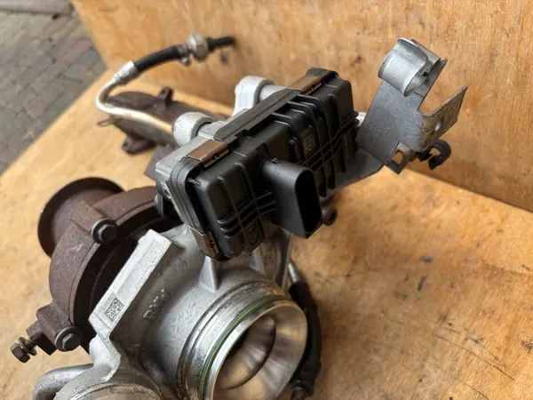 Turbo BMW 2.0 TDI 135kW 49335-00630 image 3