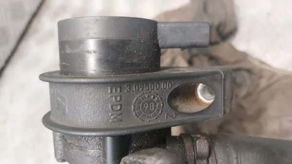 Vesiputki Skoda Octavia II RS 06F122101A image 4