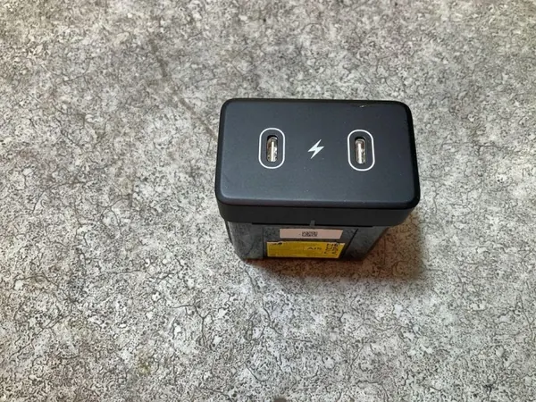 Puerto USB Hyundai OEM 96125K31004X - Usado image 2