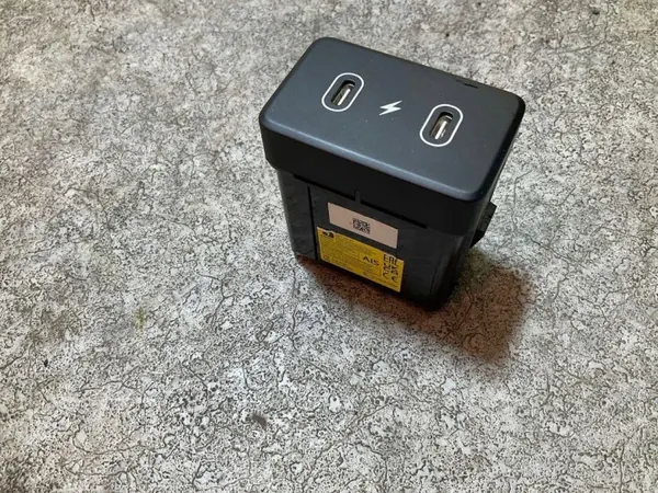 Puerto USB Hyundai OEM 96125K31004X - Usado image 5