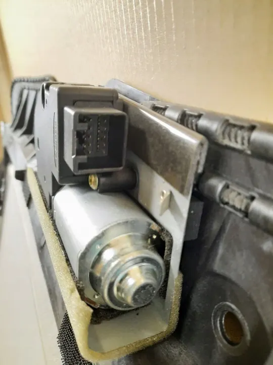 Nissan Navara D40 Schiebedach OEM RH1805QW7030A image 5